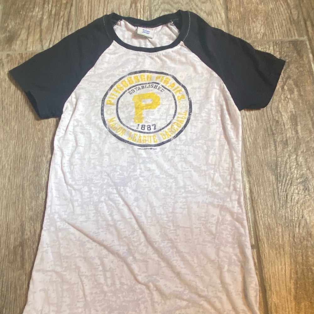 Women’s Pittsburgh Pirate t shirt
